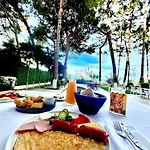 Andi Hotel Kryemëdhej