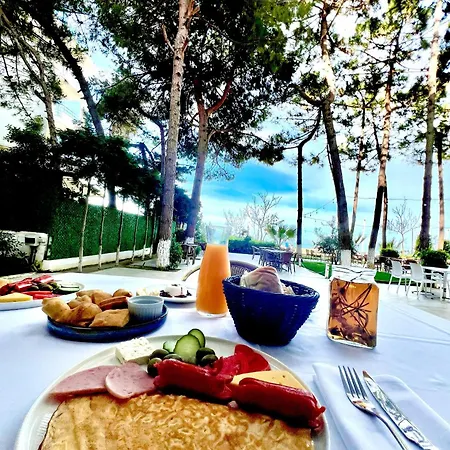Andi Hotel Kryemedhej